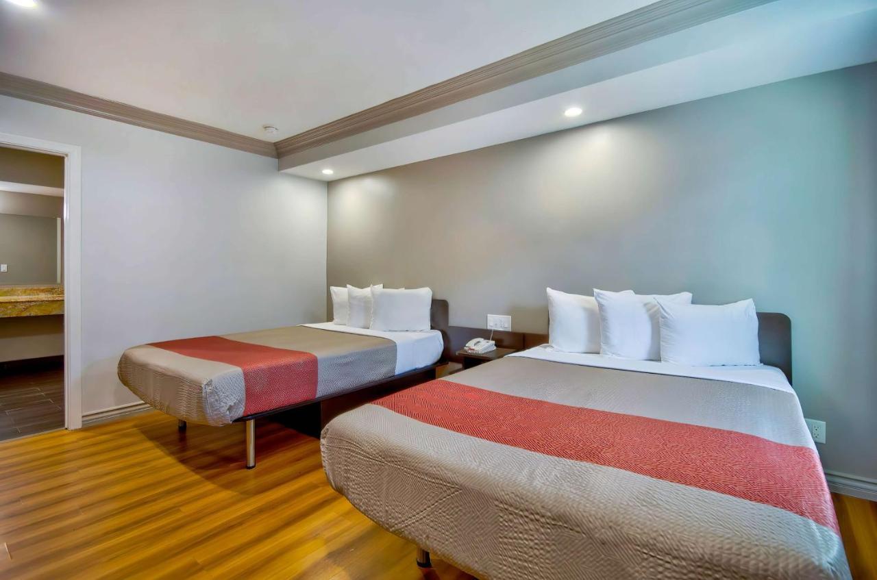 Motel 6 Гардина Экстерьер фото