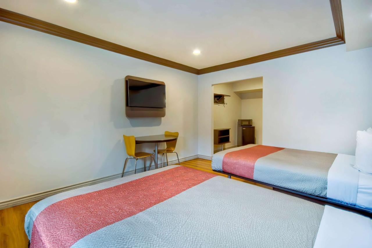 Motel 6 Гардина Экстерьер фото