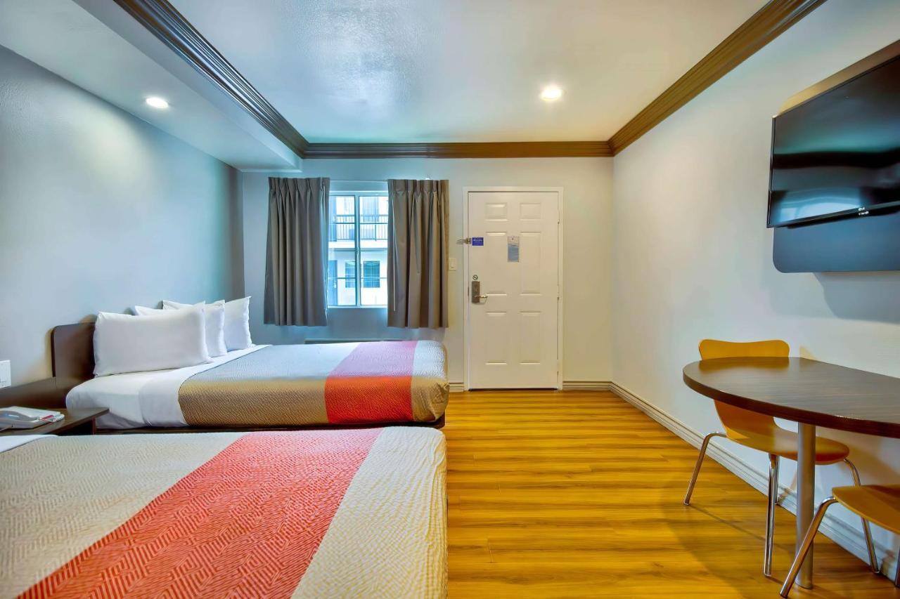 Motel 6 Гардина Экстерьер фото
